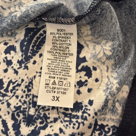 French Blue Woman - sleeveless navy and white shirt with lace - Picture 10 of 10